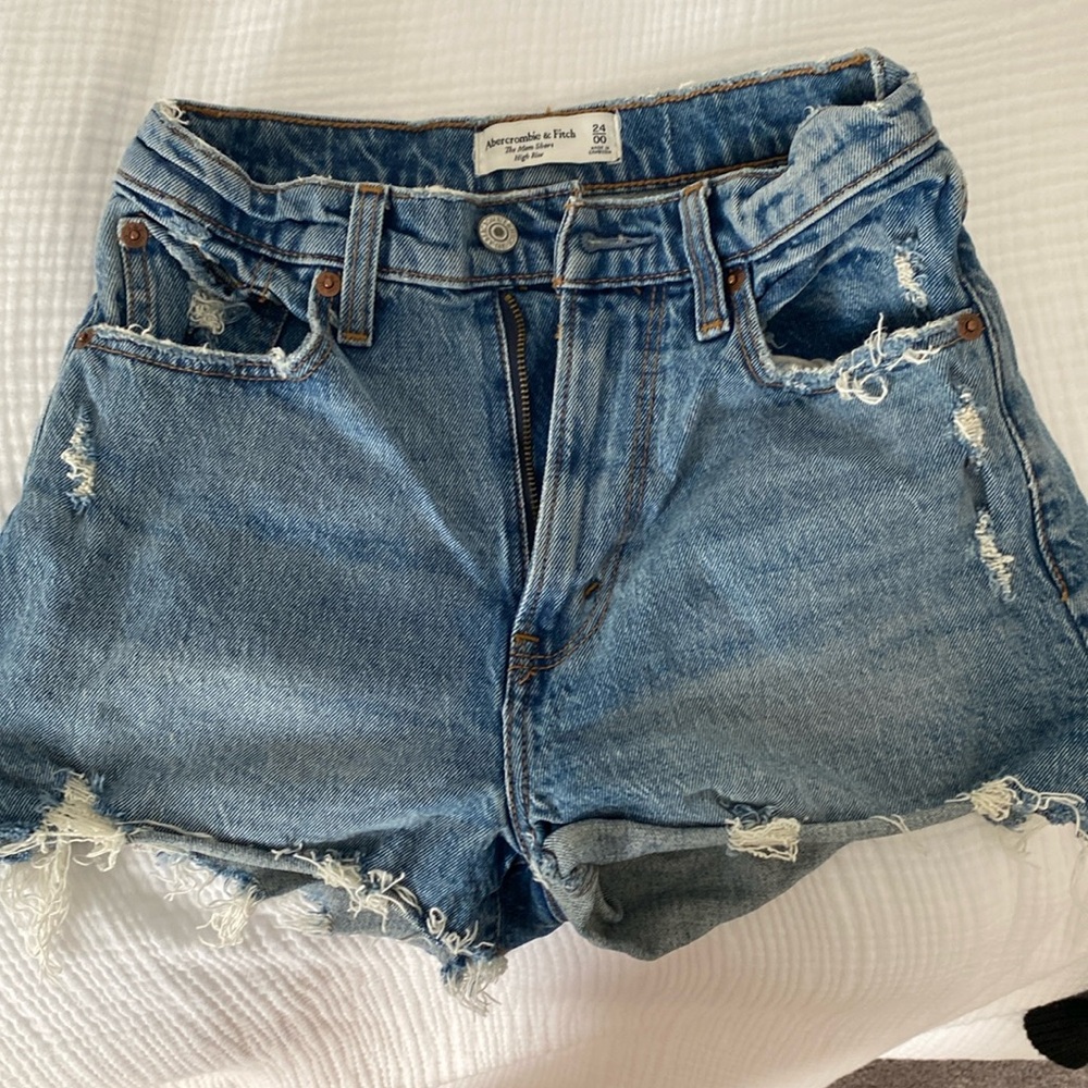 Abercrombie high rise mom short